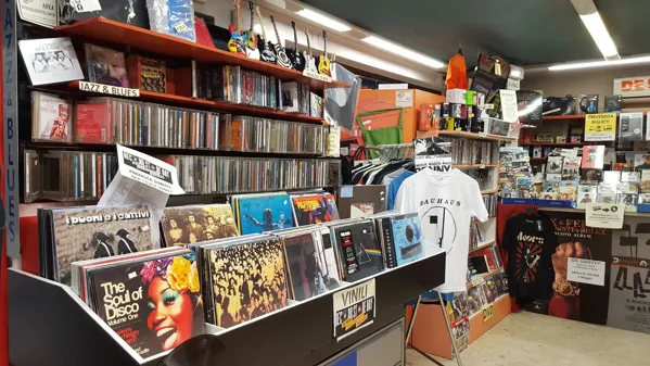 Record Store: De Santi