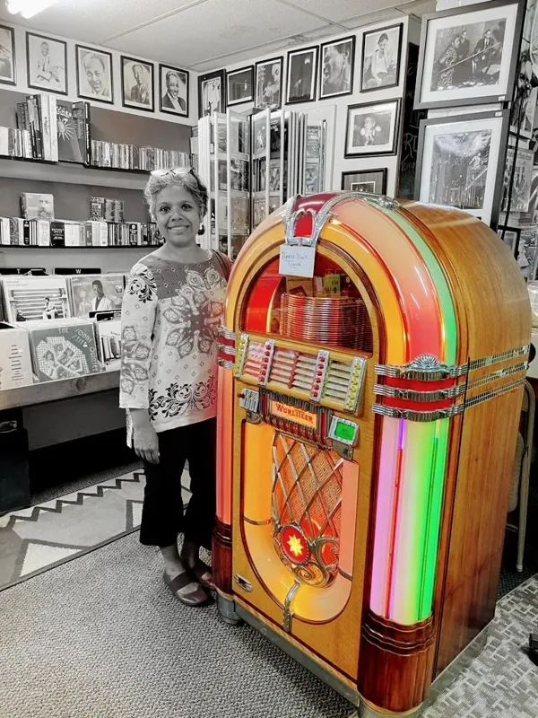 Record store thumbnail: Round Again Records