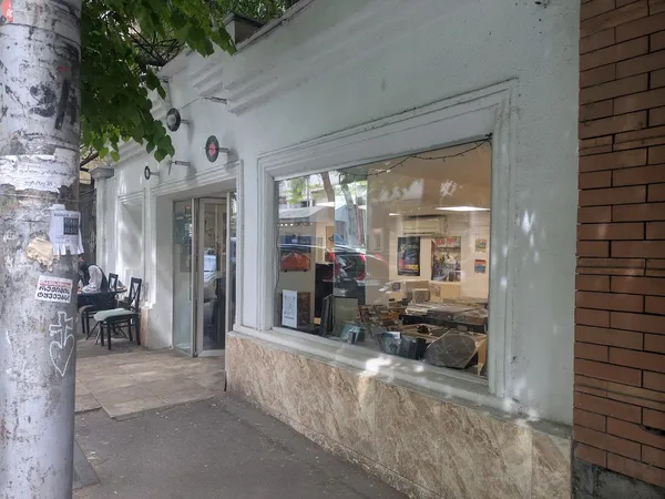 Record store thumbnail: XO vinyl shop and bar