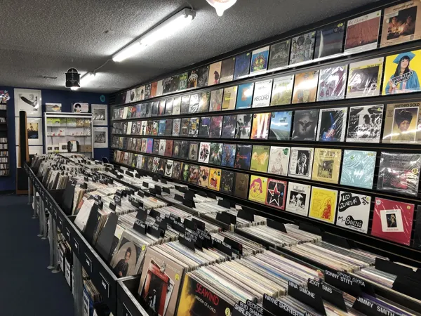 Record store thumbnail: The 'In' Groove