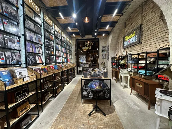 Record Store: Vinyl Baku Sahil