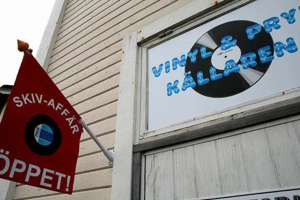Vinyl & Pryl Källaren