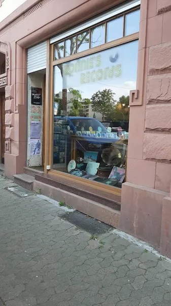 Record Store: Ronnie's Records