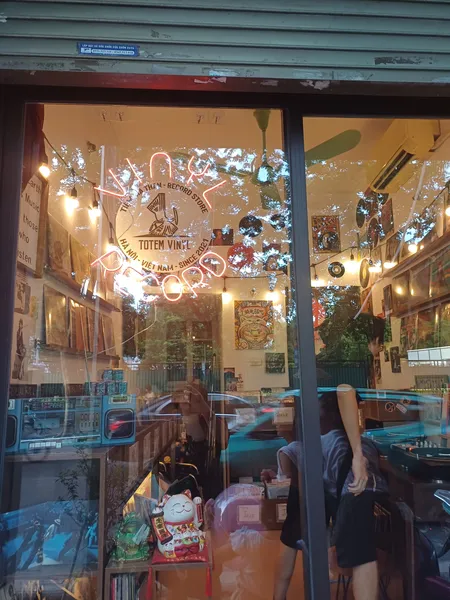 Record store thumbnail: Totem Vinyl - Tiệm Đĩa Than Record Store