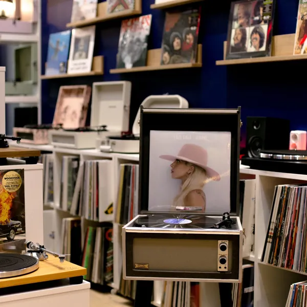 Record Store: Vinyl Labs | Проигрыватели винила, пластинки и предметы интерьера