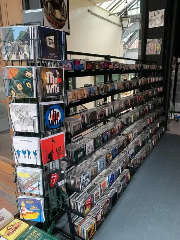 Record store thumbnail: Riverside Records