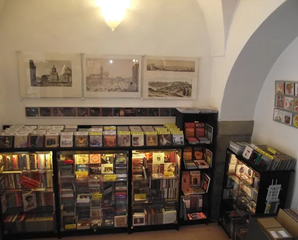 Record Store: CDmusic.cz / Wide Court