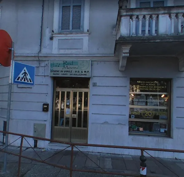 Record Store: Red Moon di Pettorosso Walter