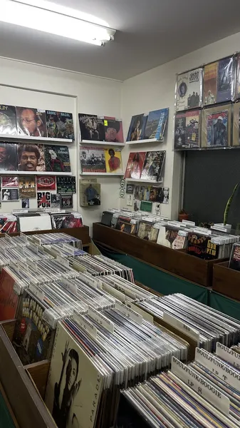 Record store thumbnail: ＶＩＮＹＬＣＨＡＭＢＥＲ