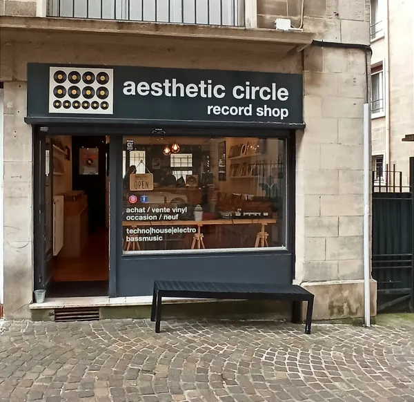 Record Store: Aesthetic Circle Record Shop