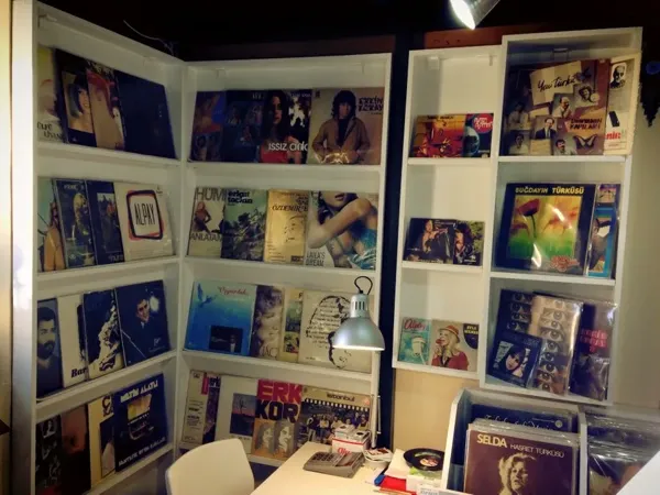 Record store thumbnail: İzmir Plakçısı