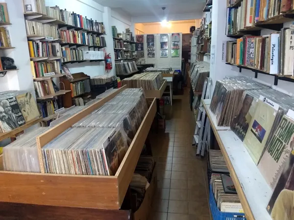Record Store: Vintage Club Librería & Disquería