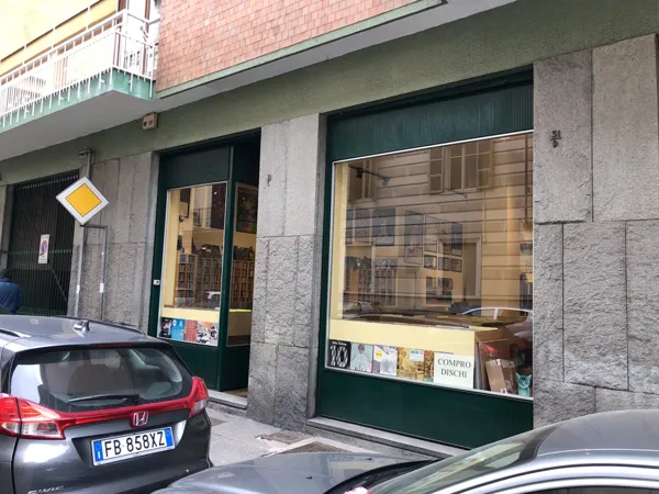 Record store thumbnail: Discs And Surroundings By Benedetti Andrea