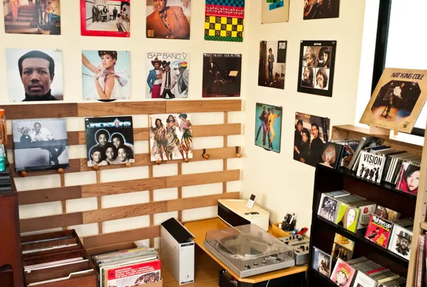 Books and so on（本とかの店）