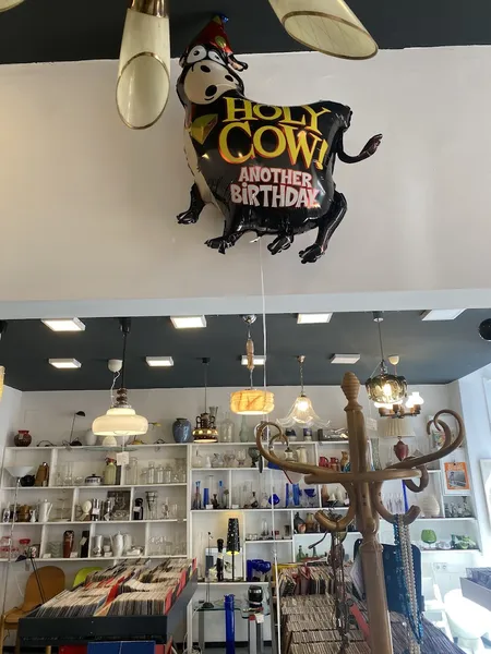 Record store thumbnail: On & On Vinyl und Wohnen