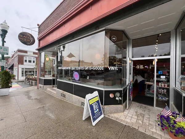 Record store thumbnail: Vinyl Vogue