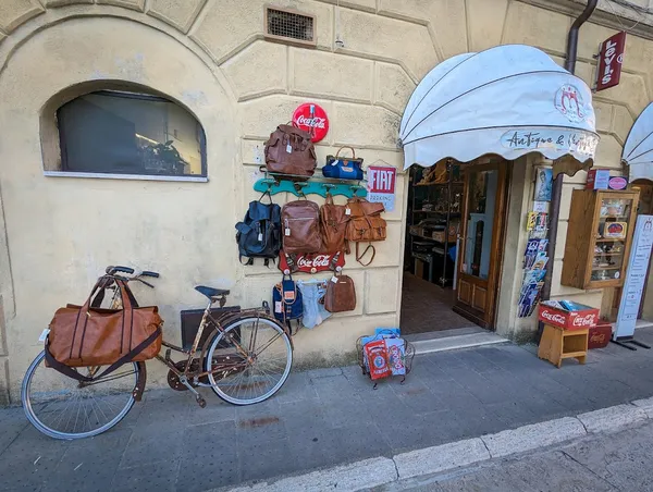 Record Store: Vintage Style Pitigliano