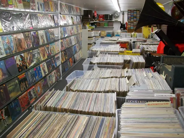 Record store thumbnail: Vintage Vinyl & Victrolas