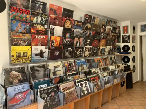 Record Store: Record Shop