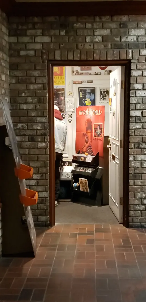 Record store thumbnail: Music MadHouse Records