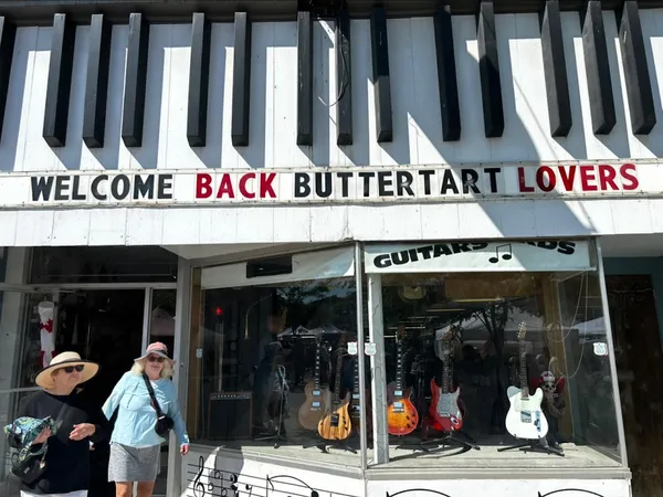 Record Store: Johnstone's Music Land