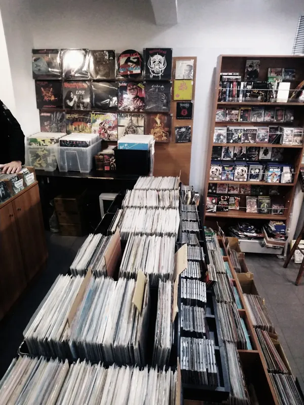 Record Store: Empire Vinyl - CD - DVD Thessaloniki