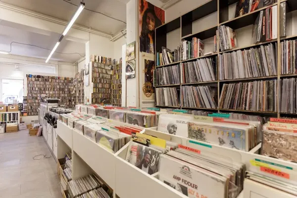 Record Store: ZERO ZERO Zürich Rare Groove Vinyl & CD