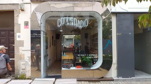 Record Store: Comme A La Radio
