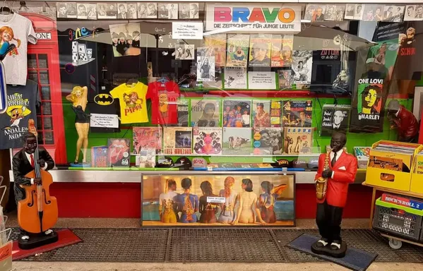 Record Store: Tom's Oldie Records + Poster