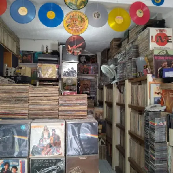 Record store thumbnail: Bazar som três