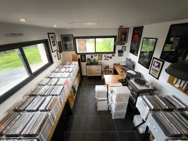 Record Store: 100% white puzzle records