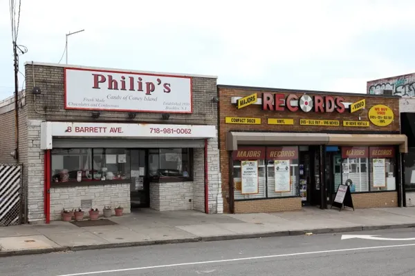 Record store thumbnail: Majors Records & Video