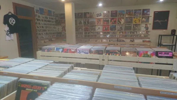 Record Store: Vinilo Oazė