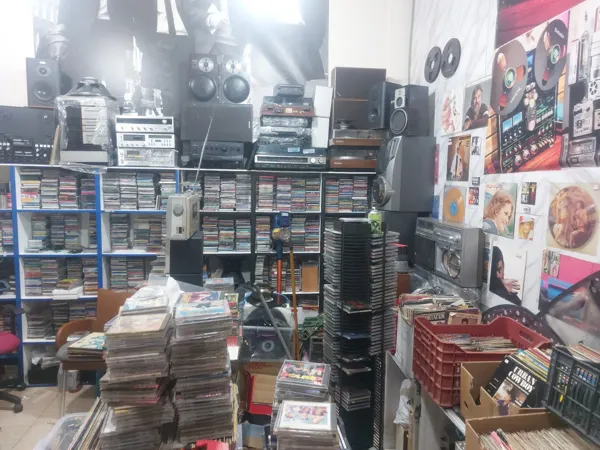 Record store thumbnail: Vinyl Records Lebanonفنون لبيع وشراء الفينيل والكاسيت والسيديات