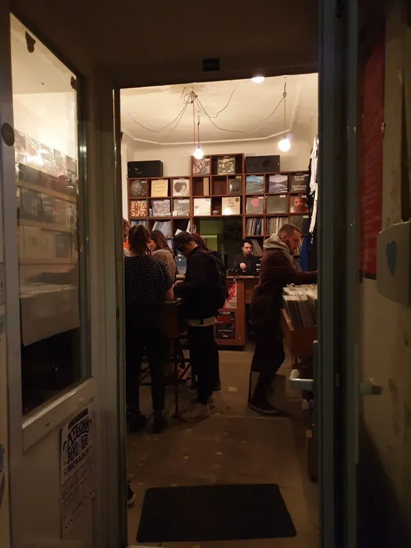 Record Store: OYE record store