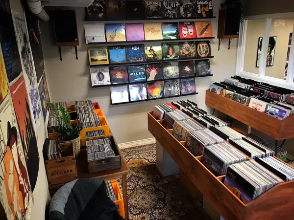 Record Store: FOGGY DAYS Record Shop