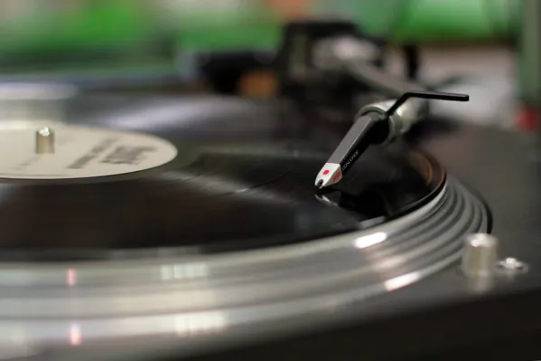 Record Store: Lasering