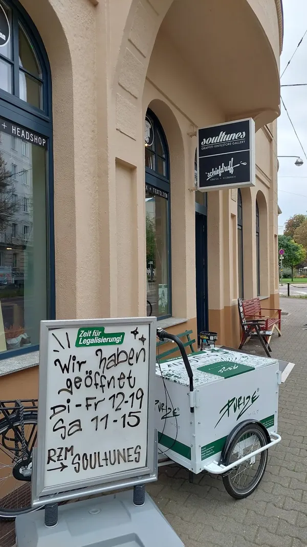 Soultunes / Graffiti • Vinylstore • Gallery