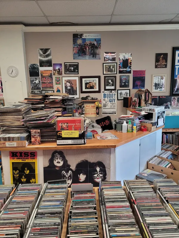 Record store thumbnail: Vinyl Revolutions