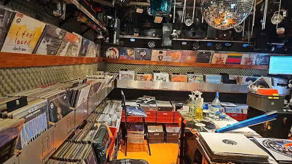 Record store thumbnail: Vinilosymaxis