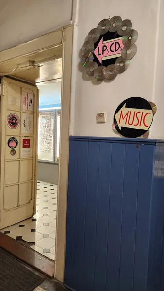 Record Store: CD BAZAR