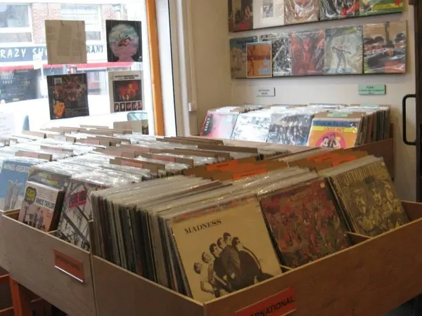 Record Store: Notes En Bulles