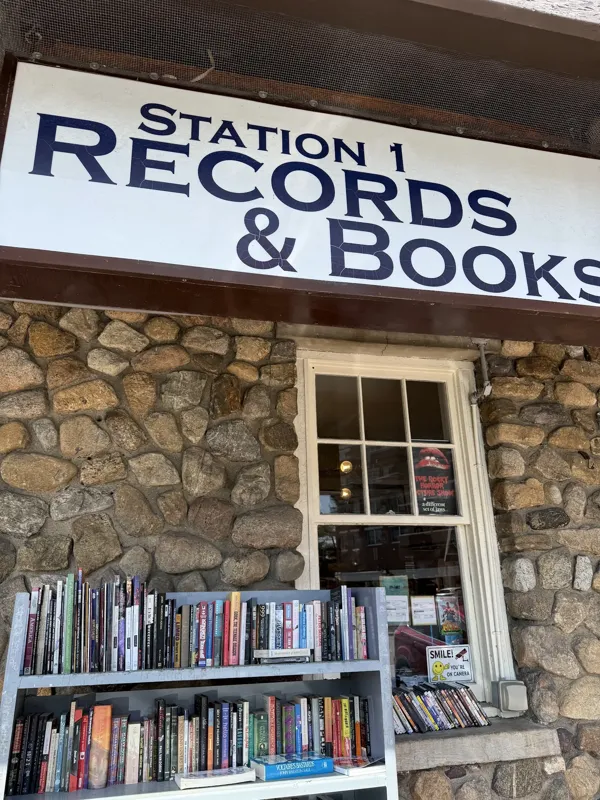 Record store thumbnail: Station 1 Books & Vinyl