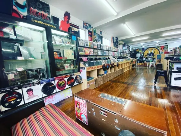 Record Store: Hiss & Crackle Records