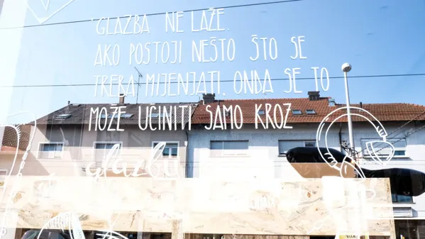 Record Store: Analogni Zvuk