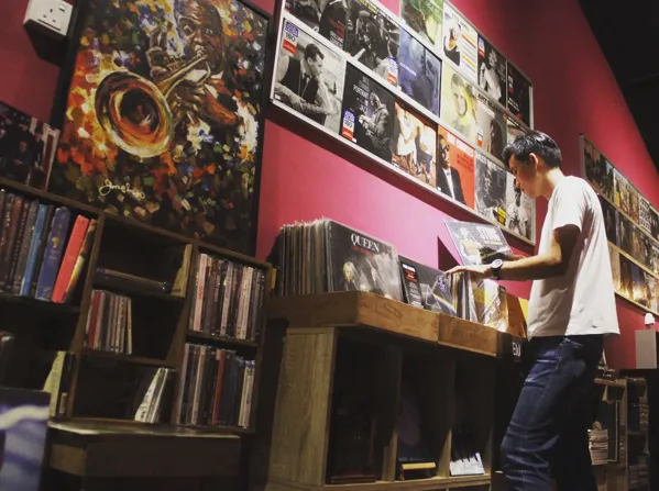 Record Store: Love Music Vinyl Cafe