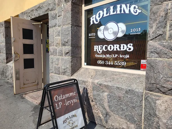 Record Store: Rolling records