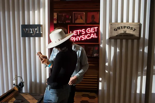 Record store thumbnail: VNYL