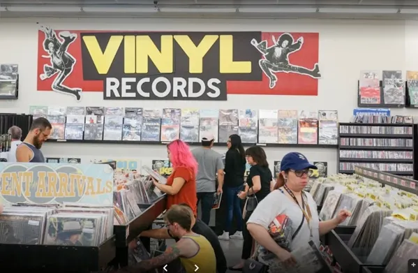 Record Store: Zia Records