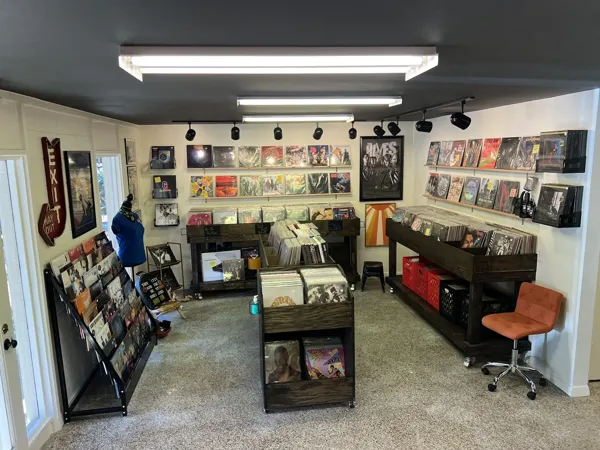 Record store thumbnail: Mojo’s Island Records